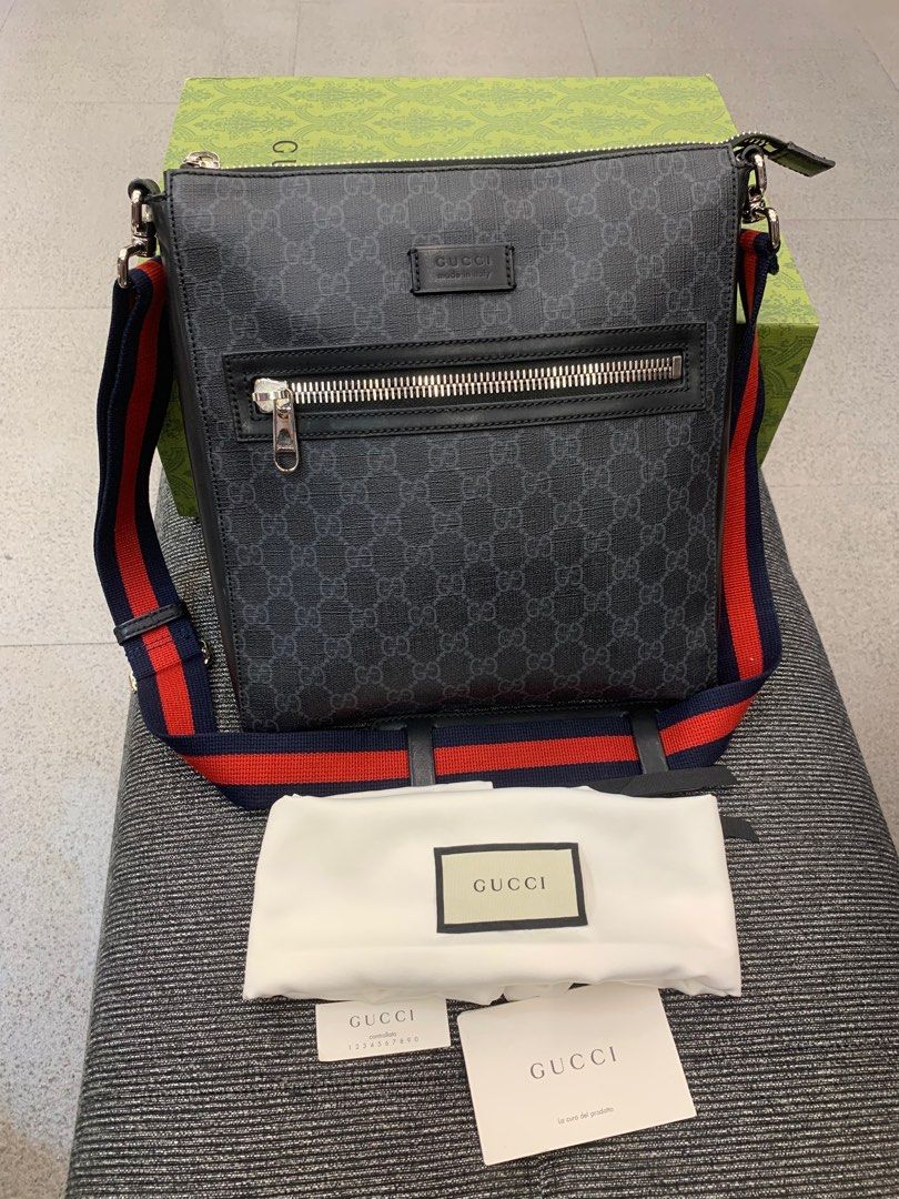 Supreme man store bag fake