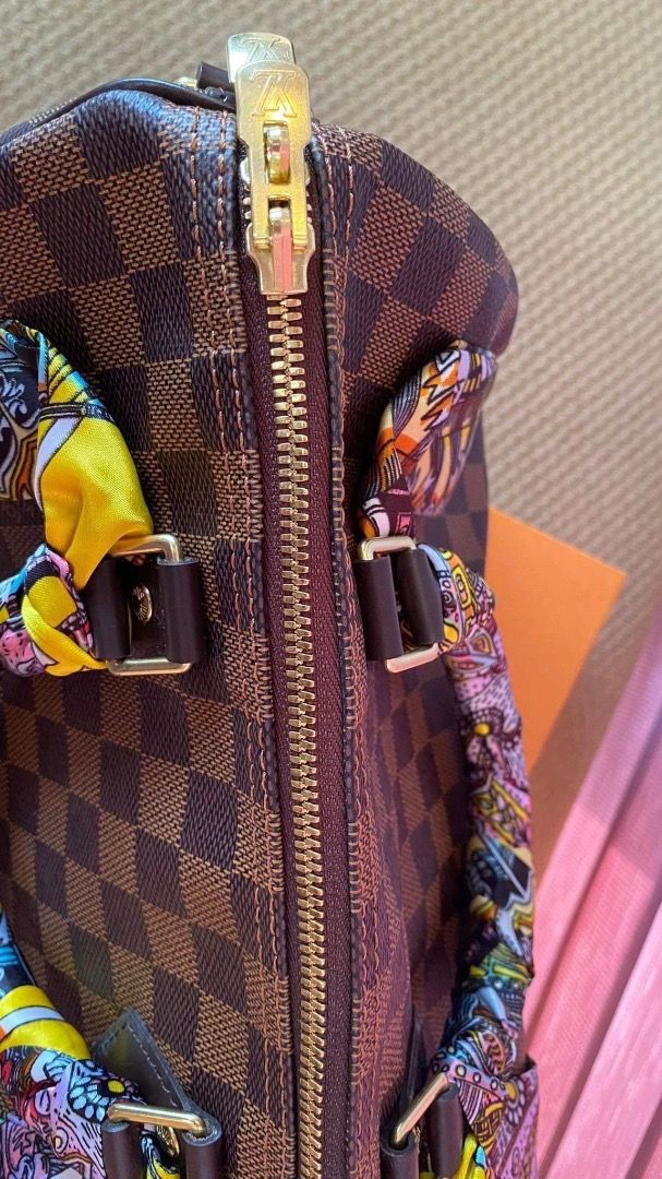 Authentic Louis Vuitton Bando (Category: Luxury Bags & Wallets) located in Quezon City. Submitted by hellopatchi (Listing ID 1248612594, Image 2). Description: with box dust bag and cards strap free twilly Small Flaws .