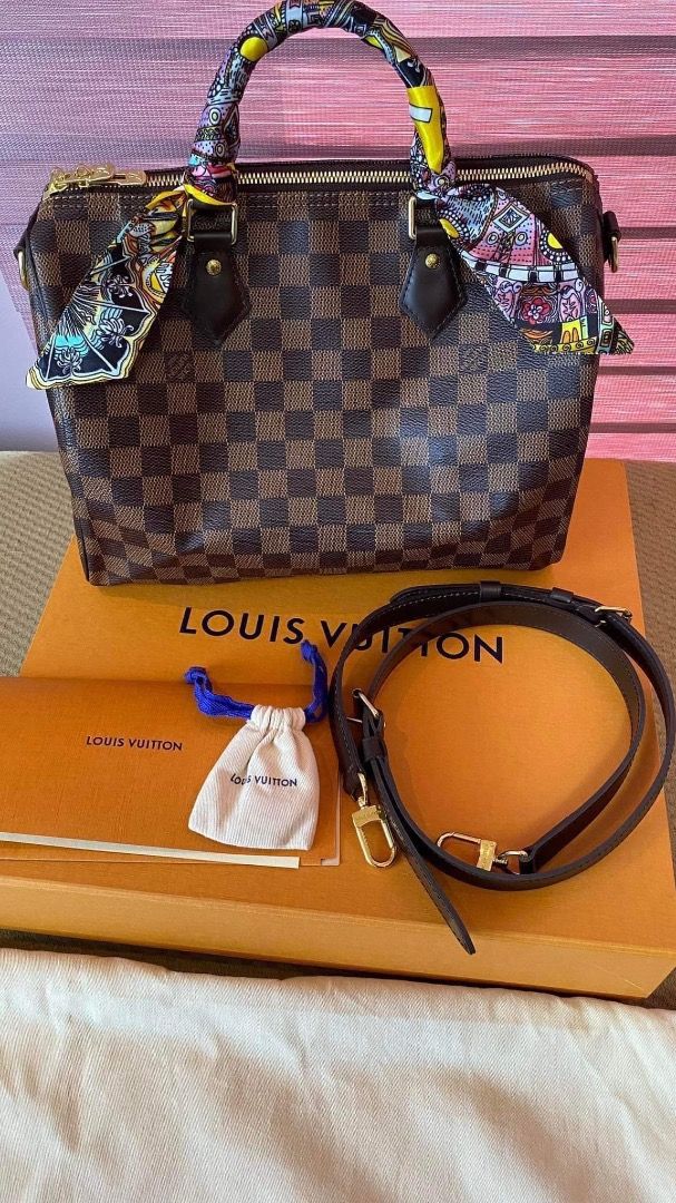 Authentic Louis Vuitton Bando (Category: Luxury Bags & Wallets) located in Quezon City. Submitted by hellopatchi (Listing ID 1248612594, Image 1). Description: with box dust bag and cards strap free twilly Small Flaws .