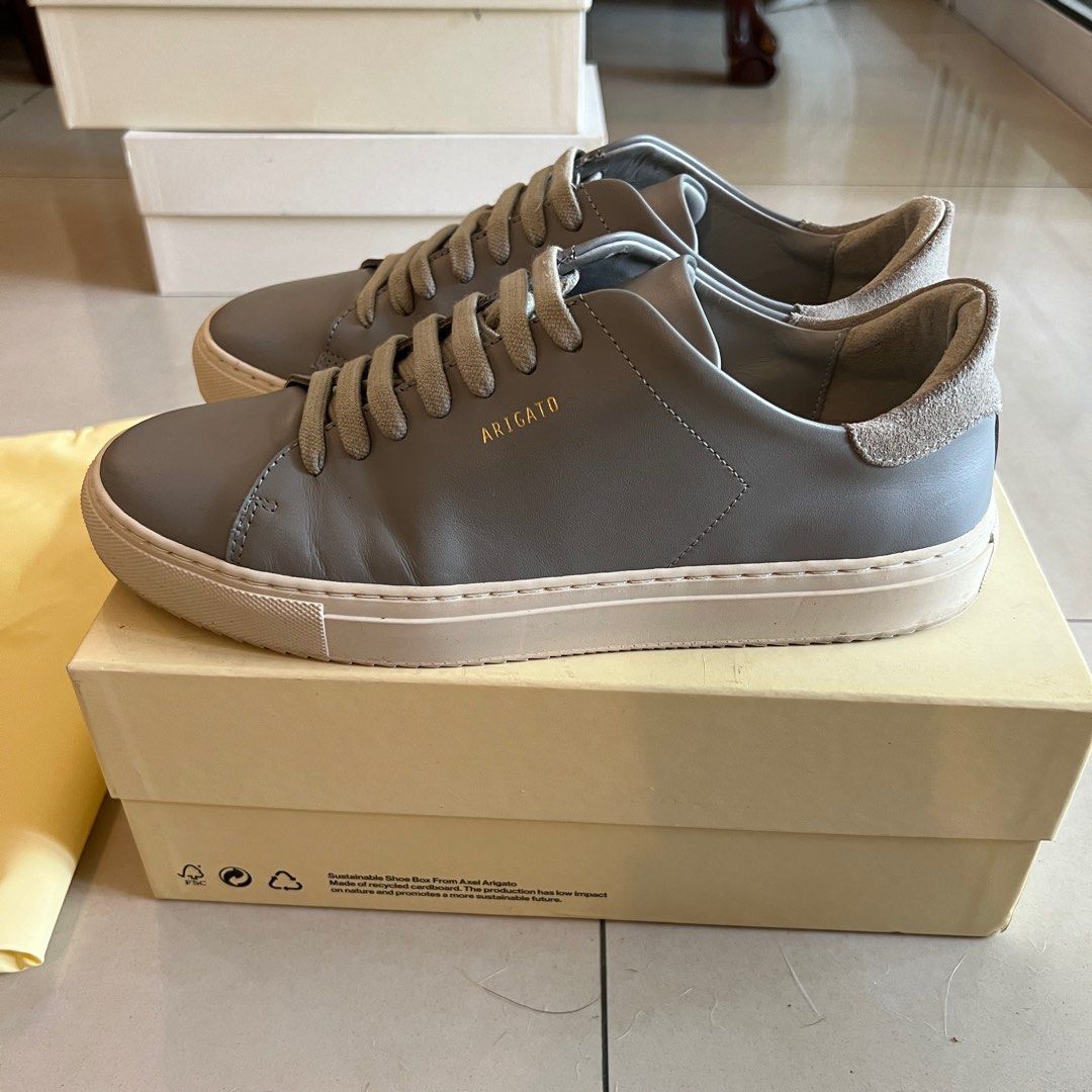 Axel arigato clean store 9 vs common projects