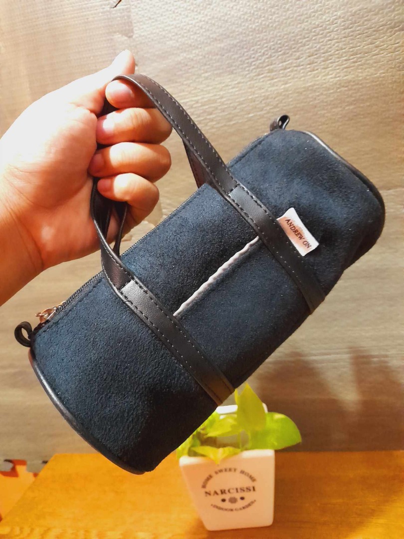nike black pouch