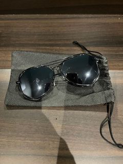 Louis Vuitton Lv Waimea Round Sunglasses Black, Men's Fashion, Watches &  Accessories, Sunglasses & Eyewear on Carousell