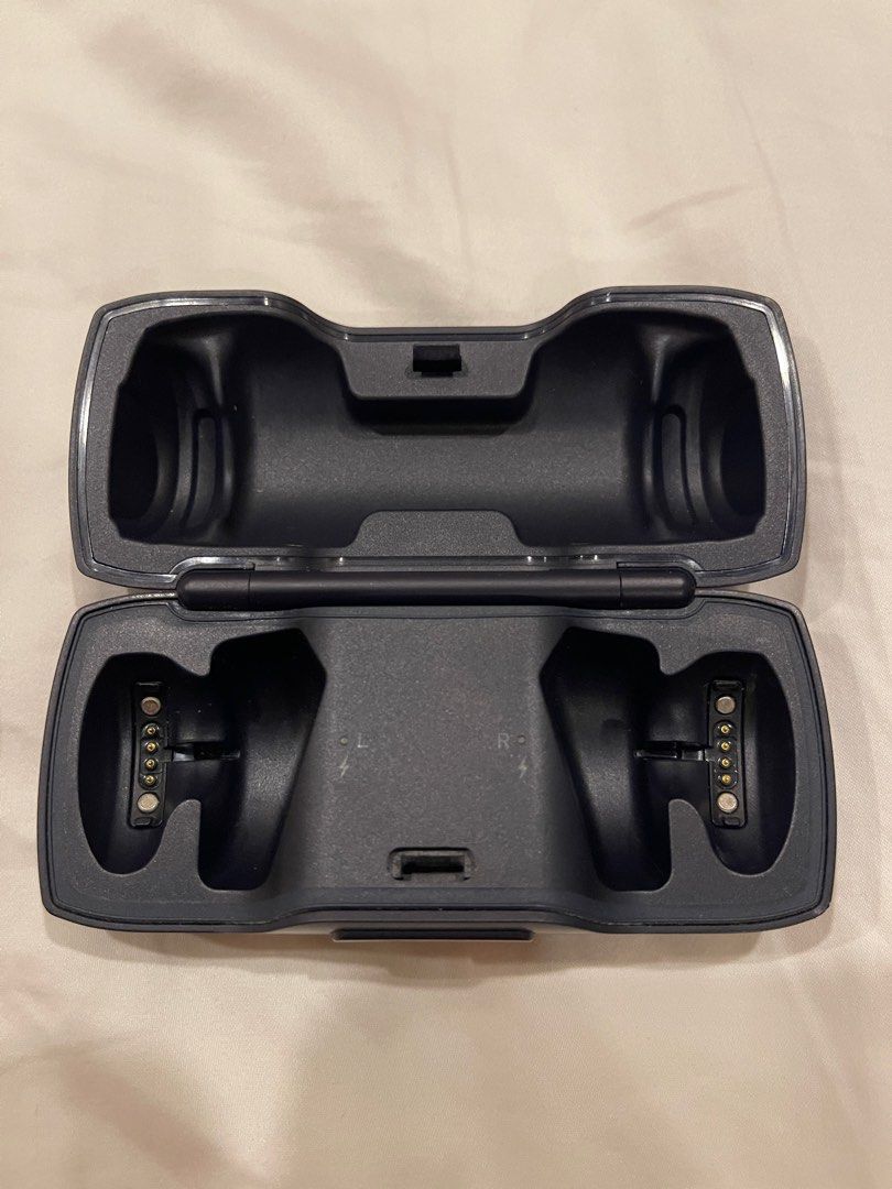 Bose soundsport store case blinking