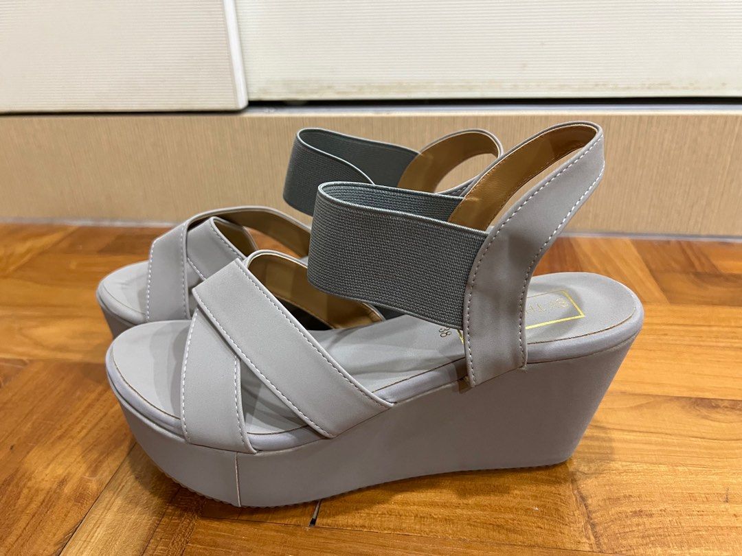 Grey wedges heels top