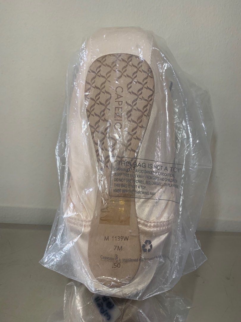 Capezio Donatella 1139W 7M pointe shoes Women s Fashion Footwear Flats on Carousell