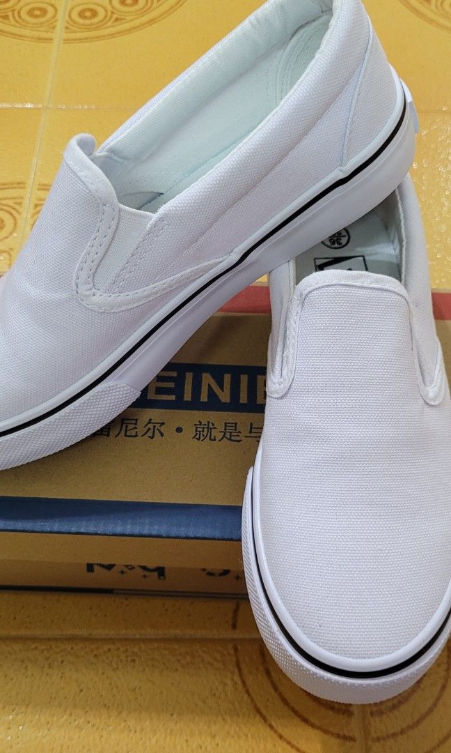 White plain hot sale vans