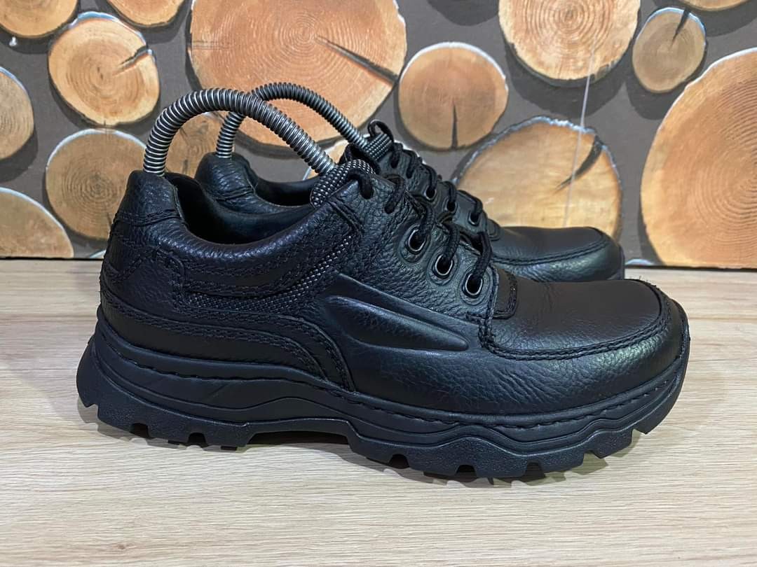 Clarks original active air leather shoes on Carousell