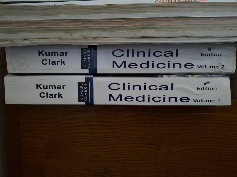 Clinical medicine (Kumar & clark) 9th edition vol 1&2, Hobbies & Toys