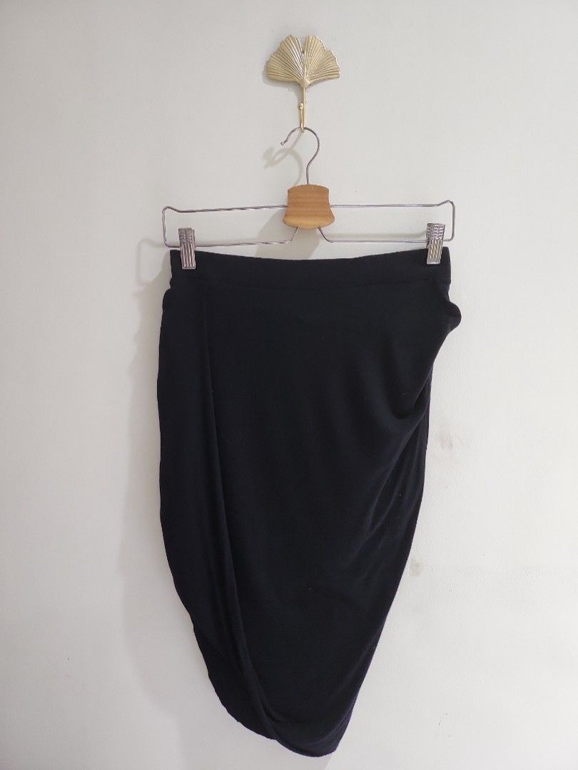 COTTON ON Black Asymmetrical Skirt (Category: Skirts) located in Quezon City. Submitted by ikcPH (Listing ID 1248611689, Image 1). Description: 🛍 Store-bought: Cotton On 🏷 Size is XXS, I'm a medium now(size 38) and it still fits me well. Worn a few times. I looooove a good figure-hugging skirt! Skirt has a nice slit / detail on one side. It's simple, but sexy and flattering at the same time. I don't mind keeping this if this doesn't get sold at