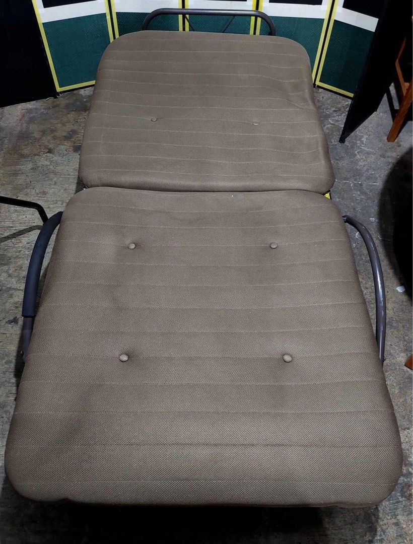 Folding bed Japan surplus (Category: Bed Frames & Mattresses) located in Manila. Submitted by Hezcki (Listing ID 1248572089, Image 2). Description: .