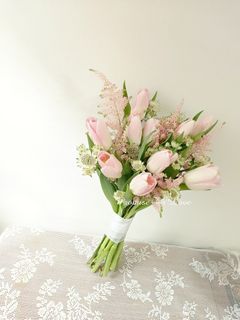 Free delivery of fresh tulips bridal bouquet (ROM/Wedding/PWS/Engagement)