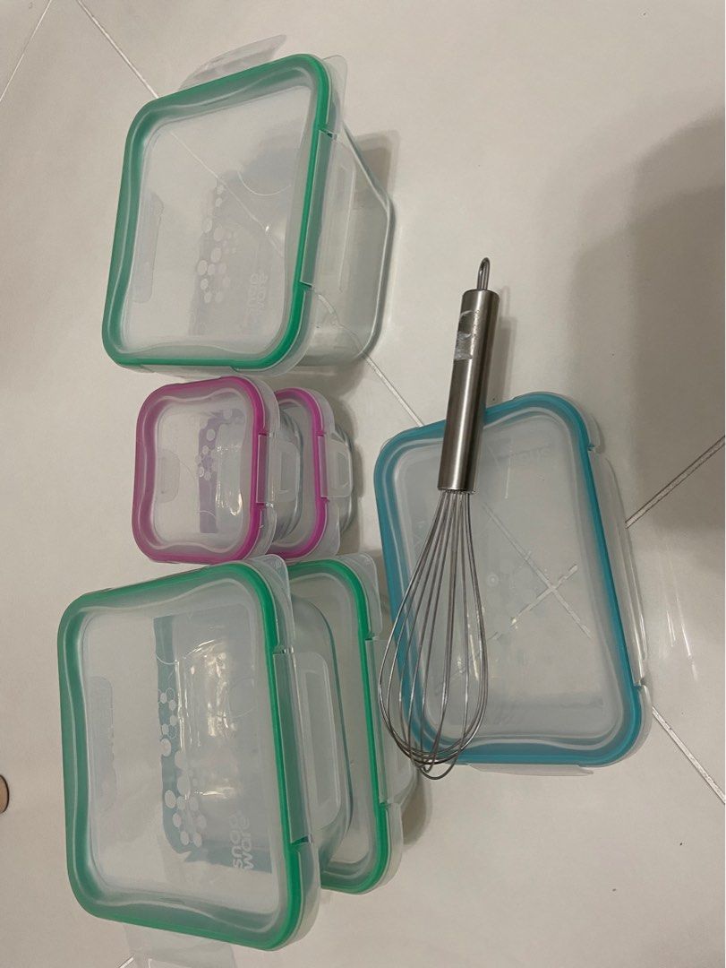 Pyrex 1.3L borosilicate glass food containers with divider