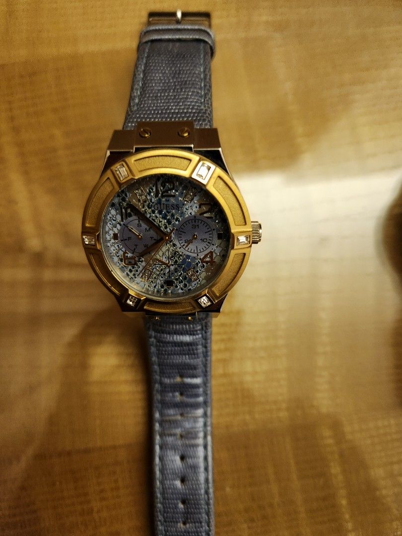 Guess w0289l2 top