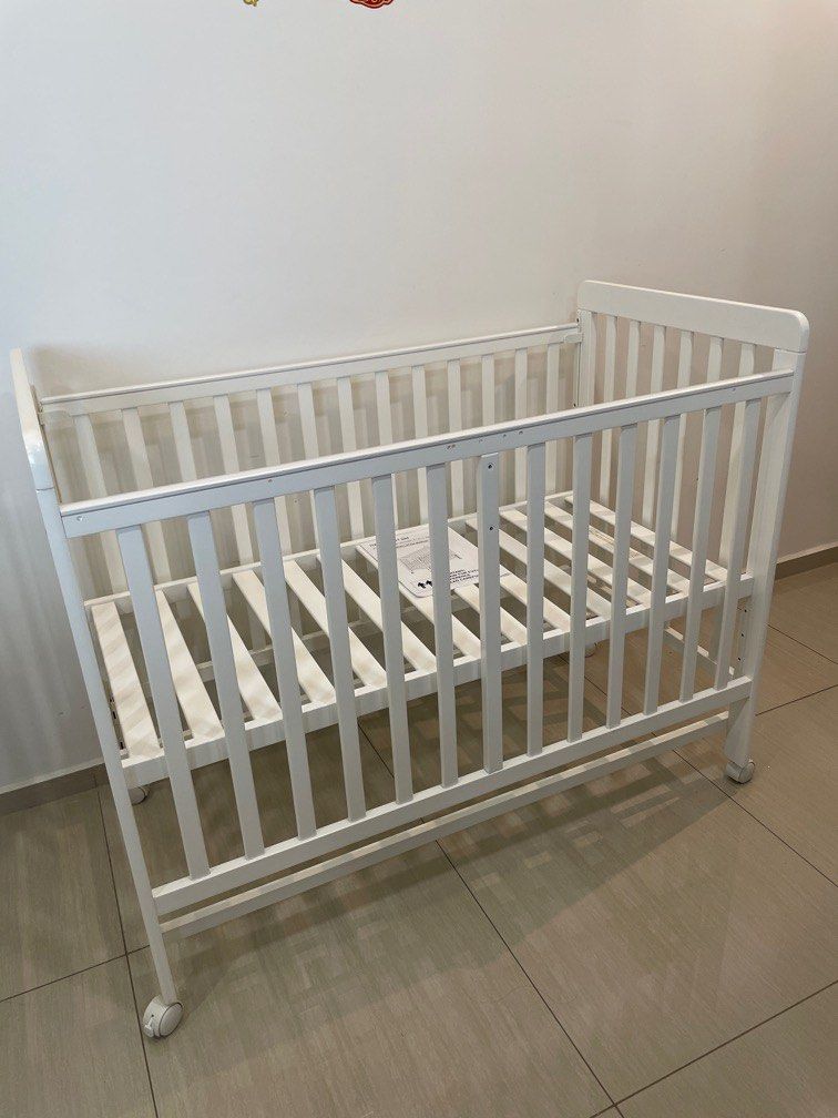 Happy wonder 5 in top 1 convertible baby cot