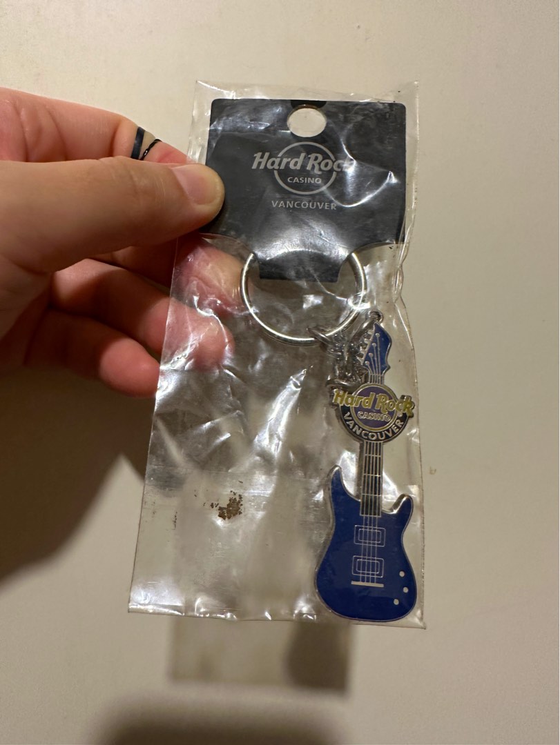 Hard Rock casino Vancouver key chain 結他鎖匙扣, 興趣及遊戲, 收藏