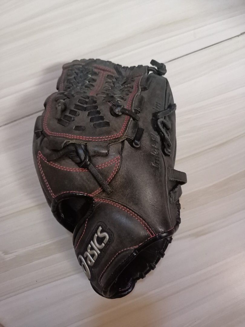 Asics baseball glove hotsell