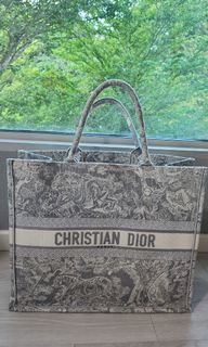 Christian Dior Book Tote In Ecru Multicolor Dior Jardin d'Hiver Embroidery  (White)