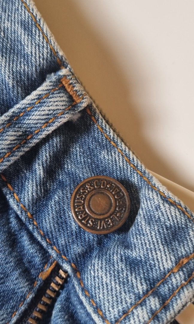 Levis 590 top