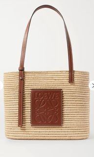 Loewe pochette bag ( Tan ), 名牌, 手袋及銀包- Carousell