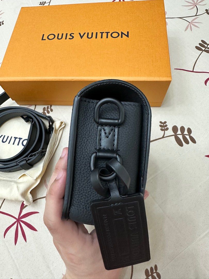 Louis Vuitton Fastline Wearable Wallet men's crossbody bag, Luxury, Bags &  Wallets on Carousell