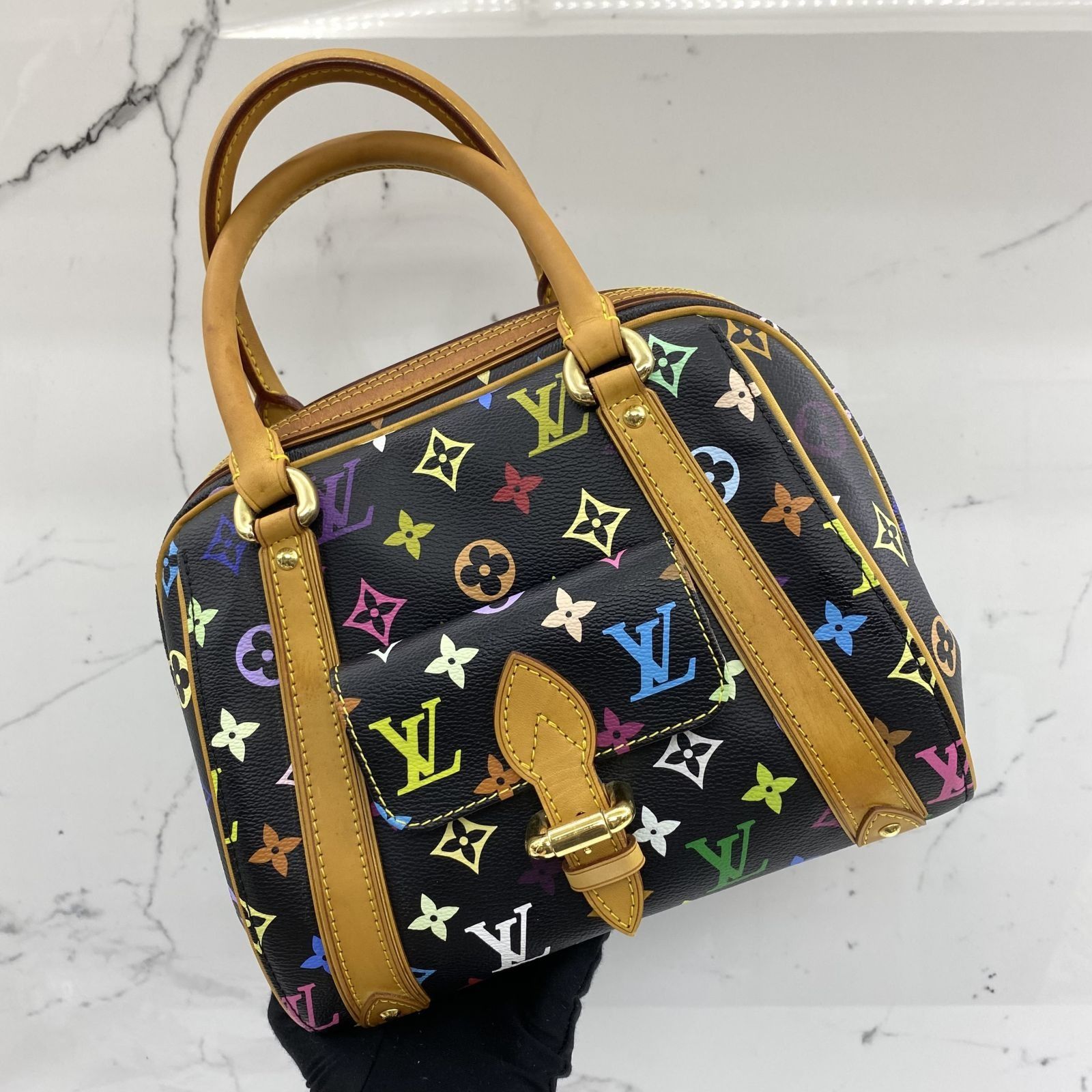 Louis Vuitton On The Go. GM. M. Noir (Black with gold hardware), Luxury,  Bags & Wallets on Carousell