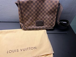 LV Glacé Fonzie Messenger Bag, Luxury, Bags & Wallets on Carousell