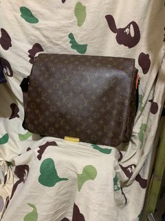 Recycled Chic Boutique - Louis Vuitton Abbesses Messenger Bag, ON