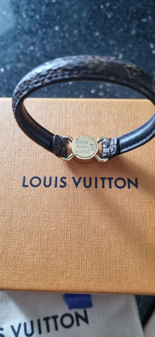 Louis Vuitton M8026F LV CLIC IT MONOGRAM BRACELET 17 BNIB Made in