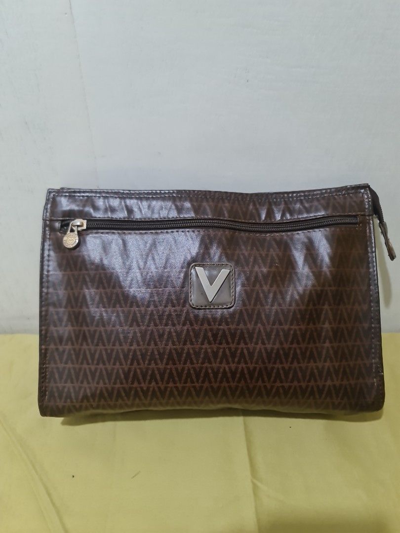 Valentino taa deals