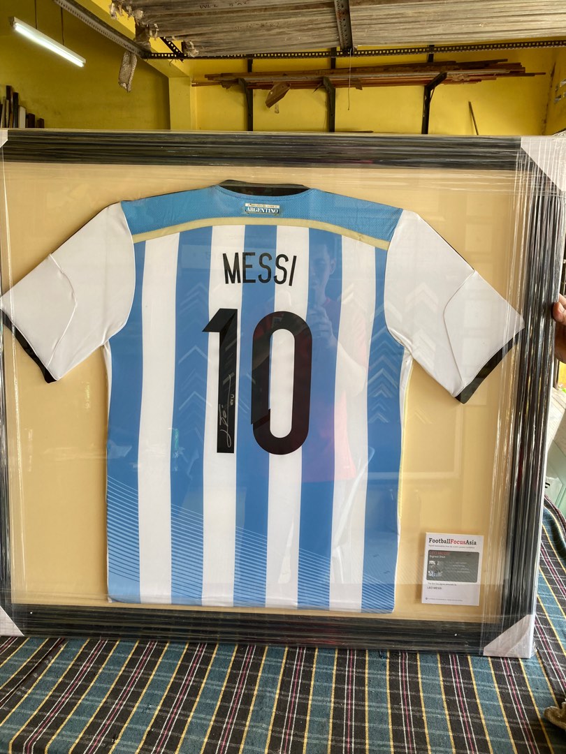 Messi Argentina Signed Jersey, Men's Fashion, Activewear on Carousell