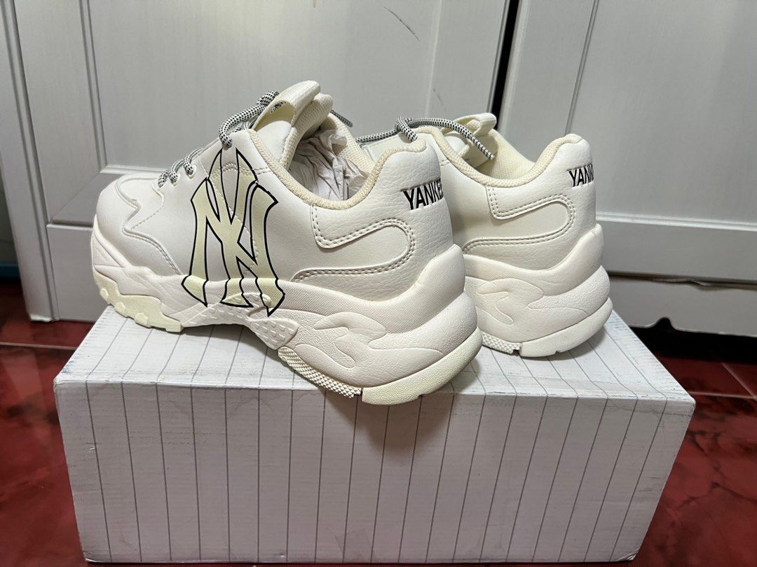MLB sneaker