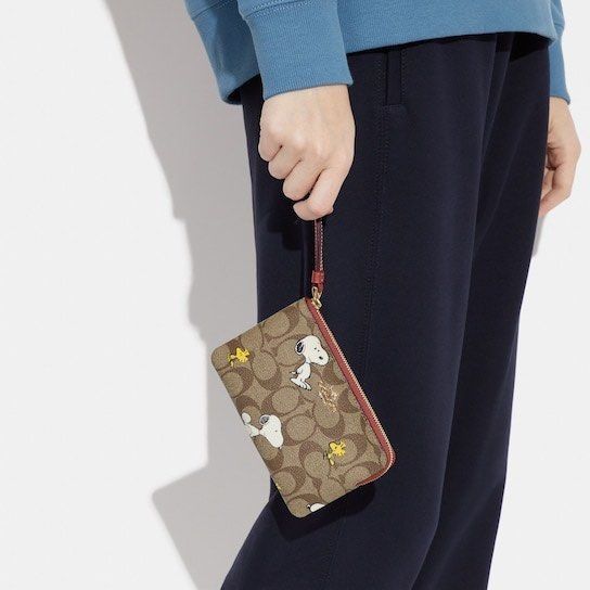 Coach deals peanuts wristlet