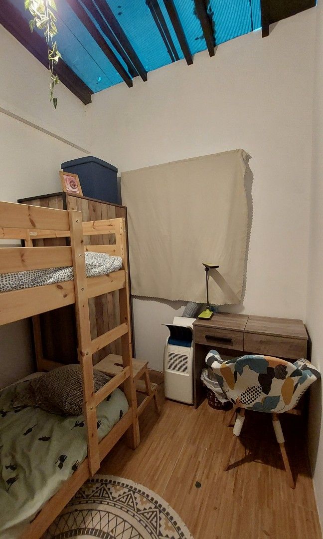 Newly renovated Flexible Term Pet Friendly Bunker Room with Bar Lounge