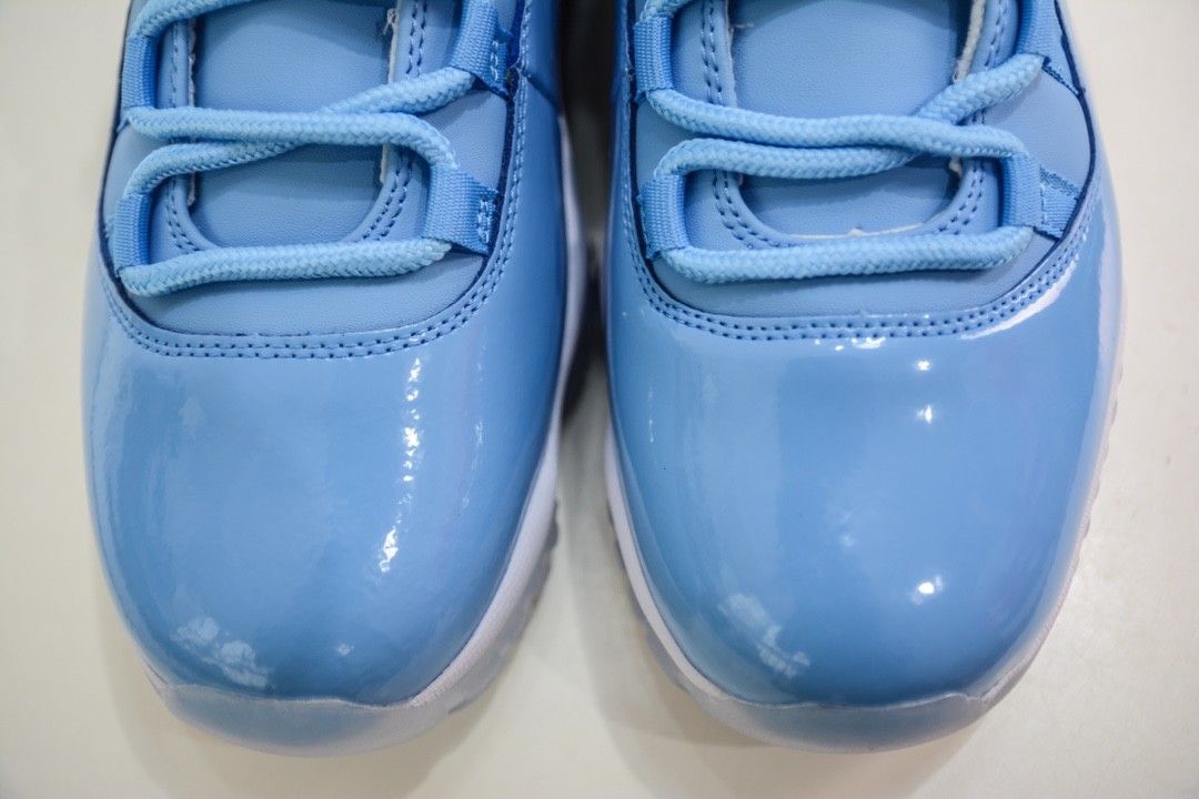 Air Jordan 11 Pantone - 689479-405