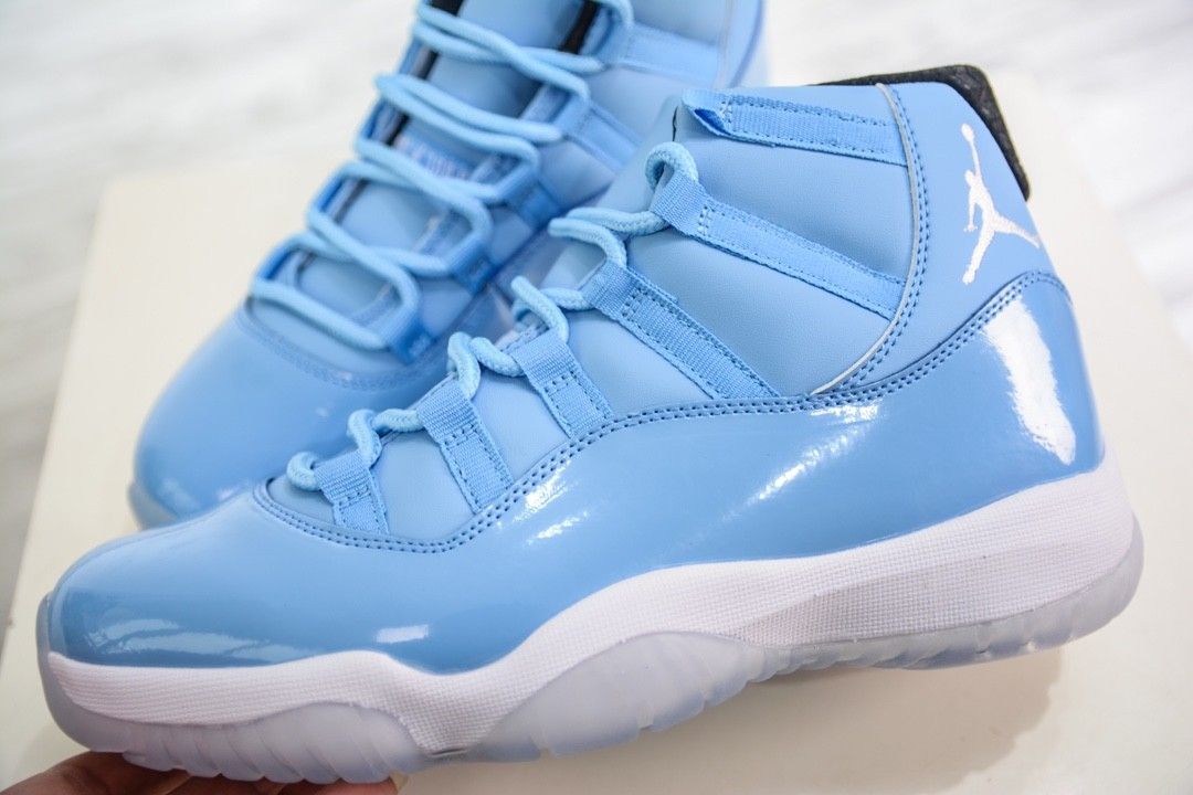 Air Jordan 11 Pantone - 689479-405