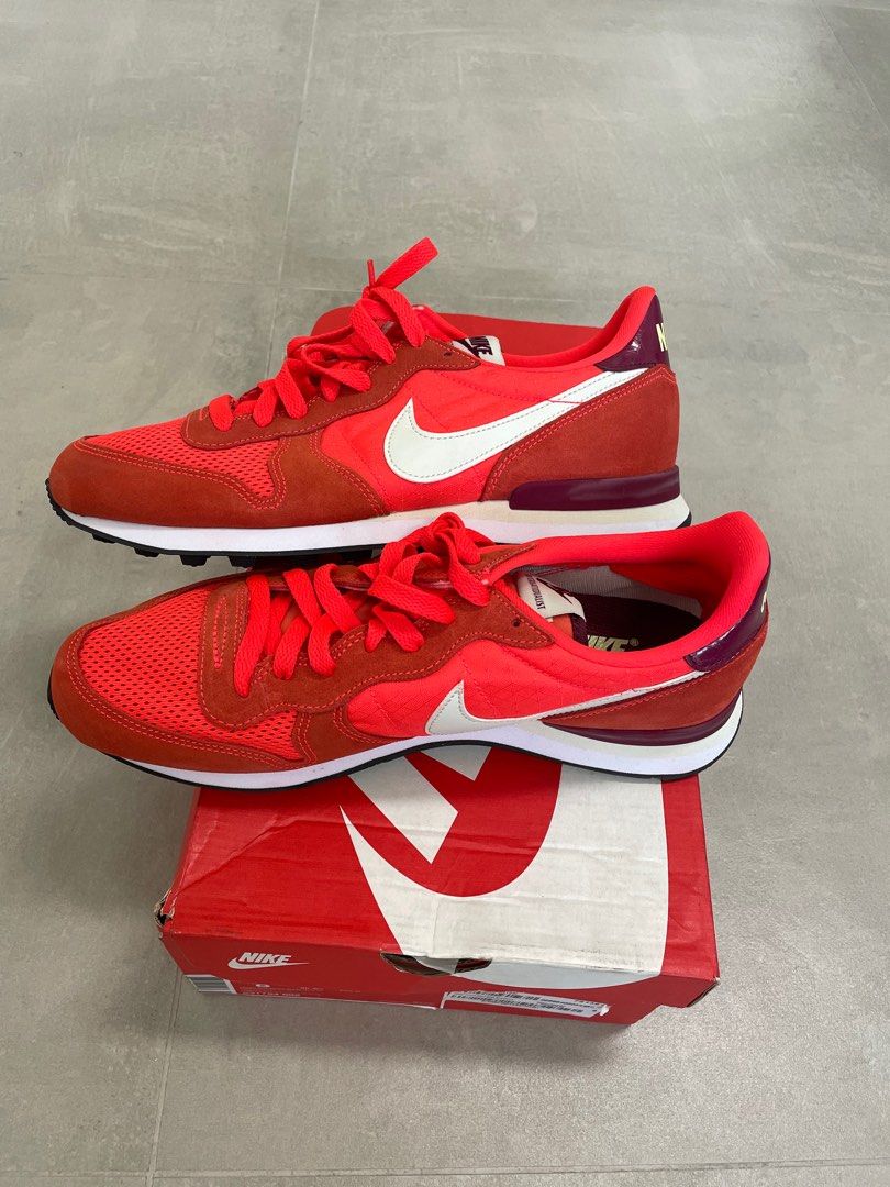 Nike internationalist store khaki mint