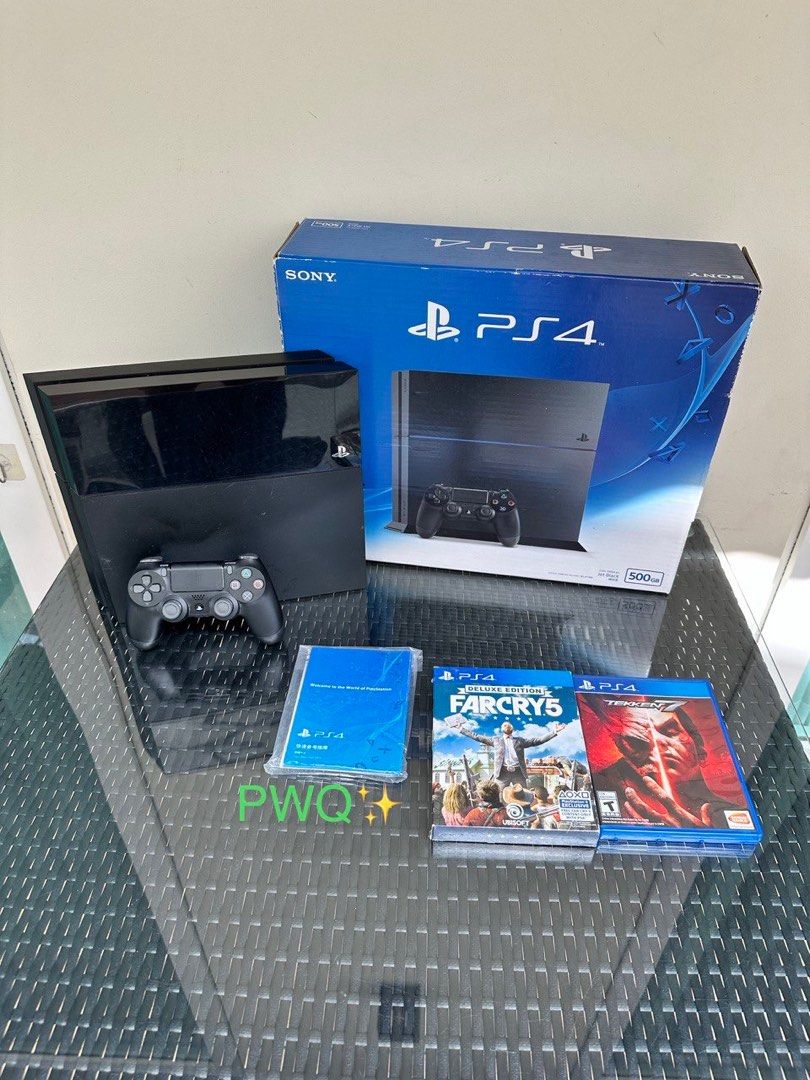 PS4 Console with box 2 random free game