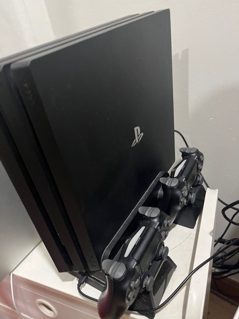 PS4 pro 1tb full set headphone Astro monitor keyboard and mouse