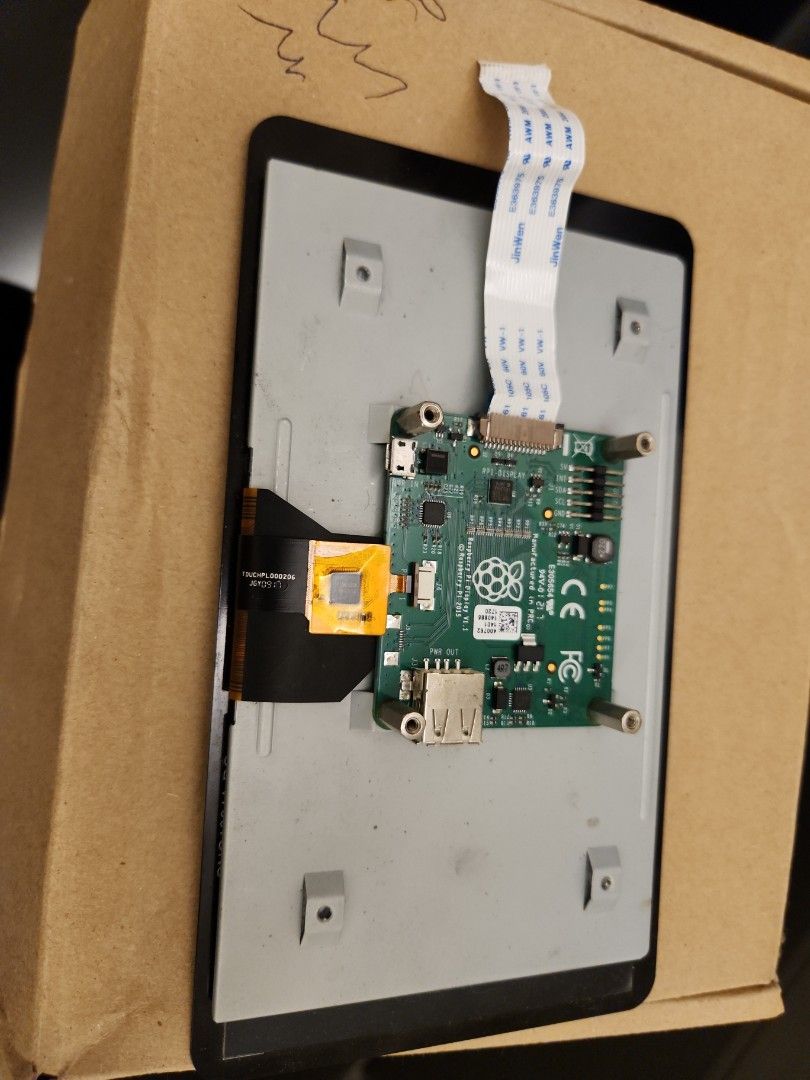 Raspberry pi display (Category: Monitor Screens) located in Singapore. Submitted by kolsam (Listing ID 1248617580, Image 2). Description: rapberry pi 9" display for sell..