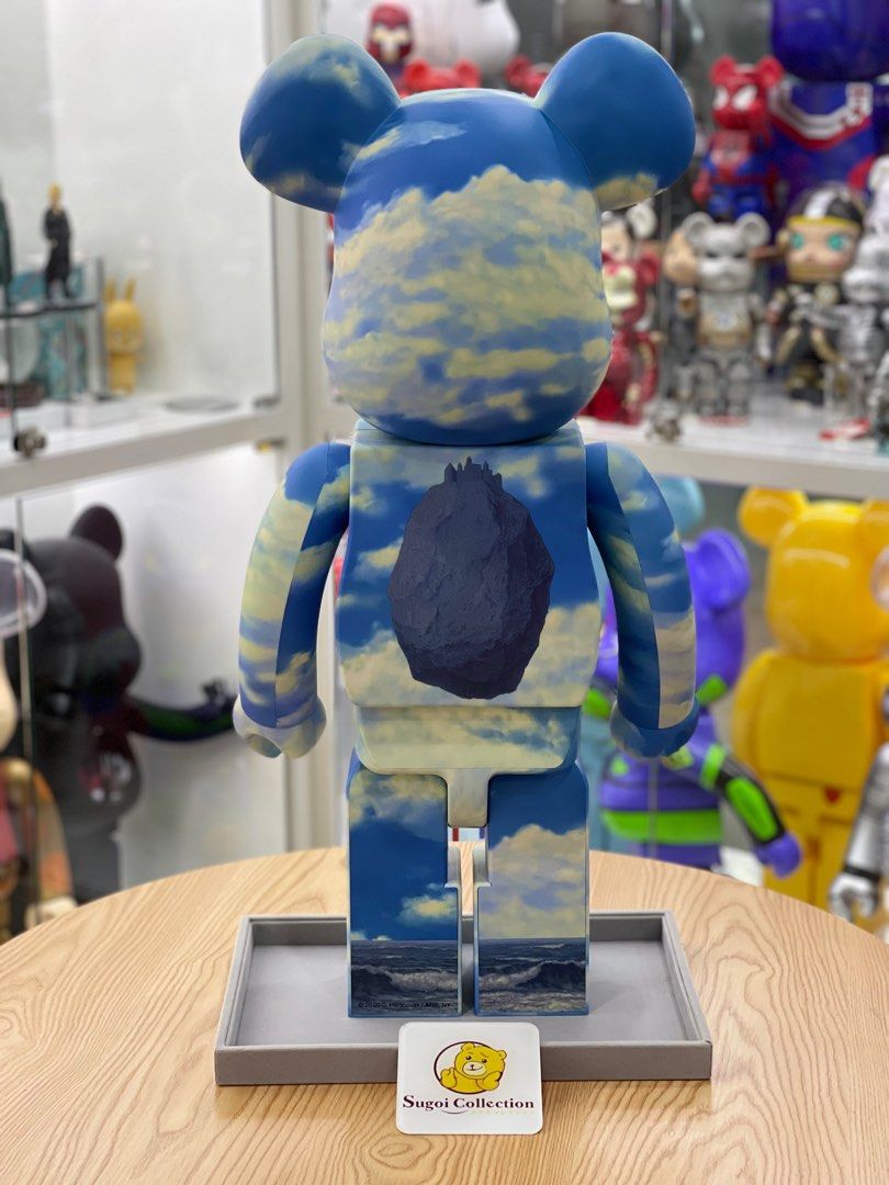 [Sales! In Stock] BE@RBRICK x Rene Magritte Infinite Recognition 1963 The  Castle of the Pyrenees 1000% bearbrick blue sky