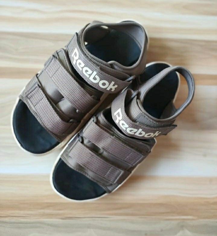 Sepatu sandal reebok 2025