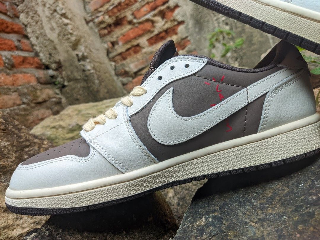 travis scott reverse nike