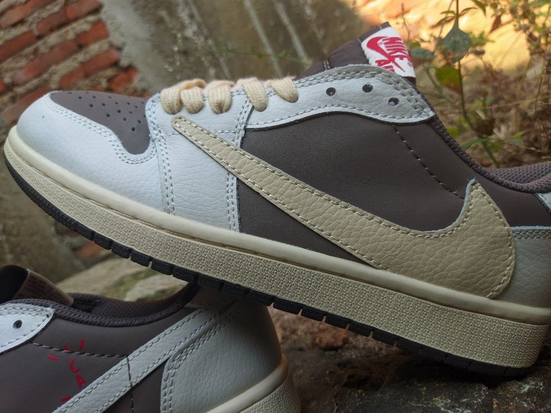 sepatu nike travis scott