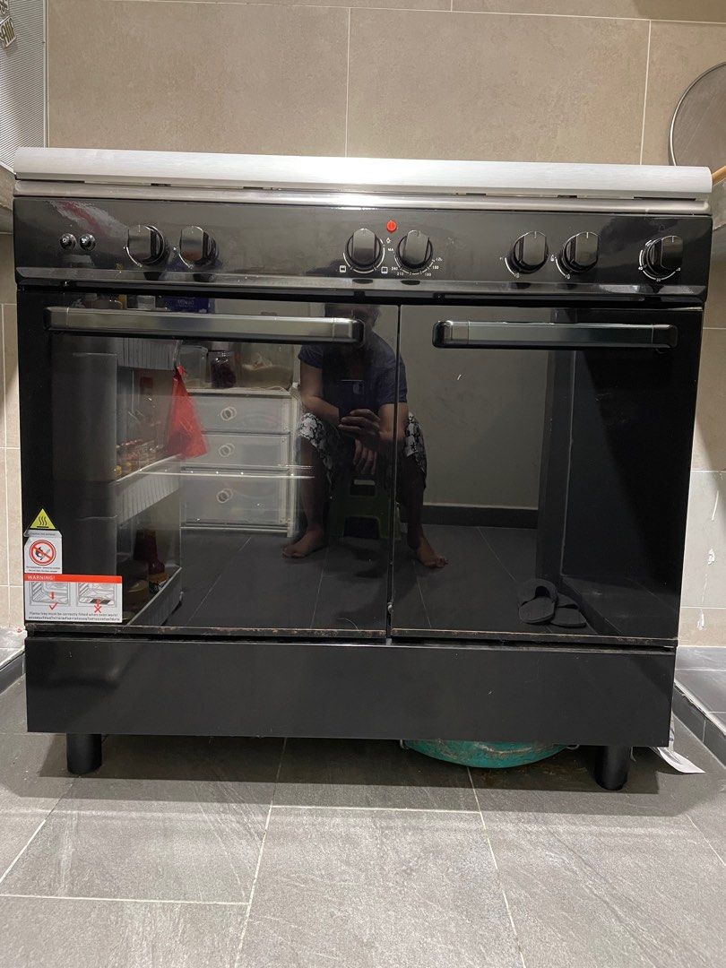 Stand alone 4burner Gas Cooker with Oven, TV & Home Appliances