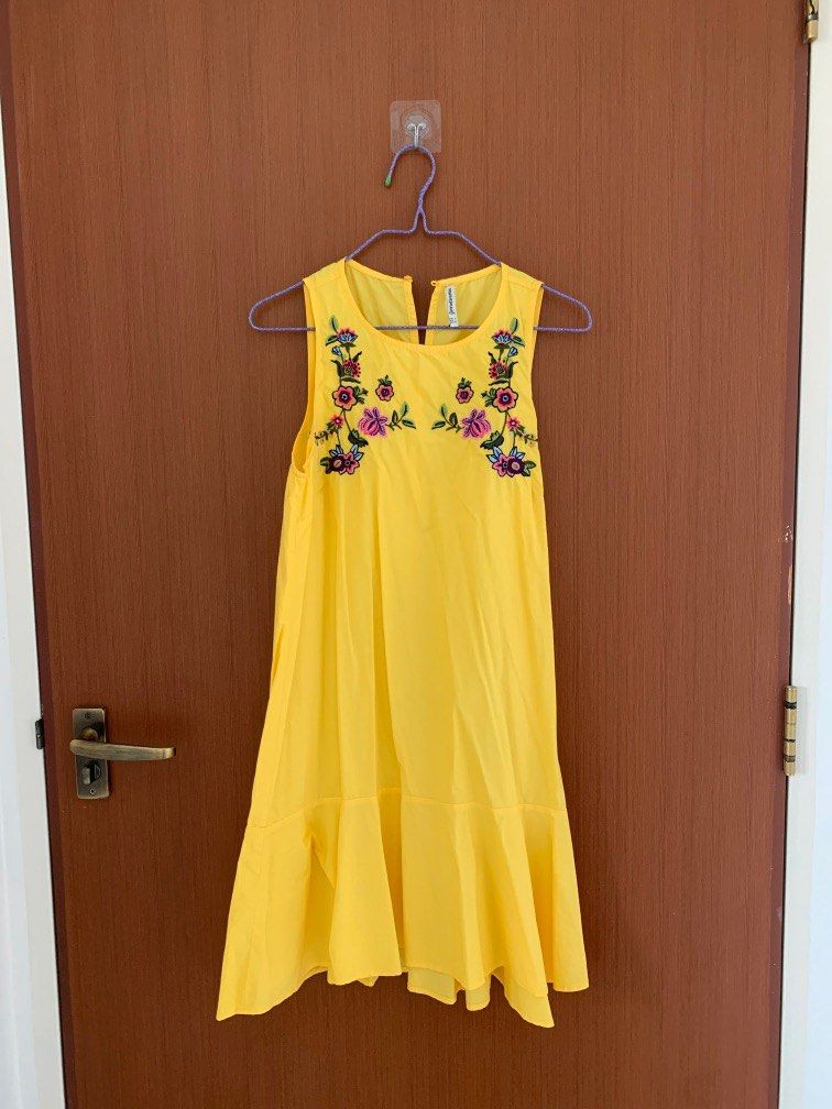 Stradivarius yellow hot sale dress