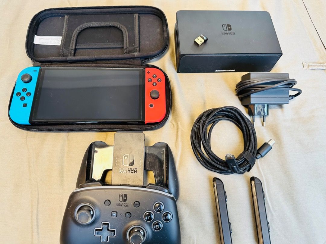 Switch OLED with extra controller and joycon extenders, Video Gaming
