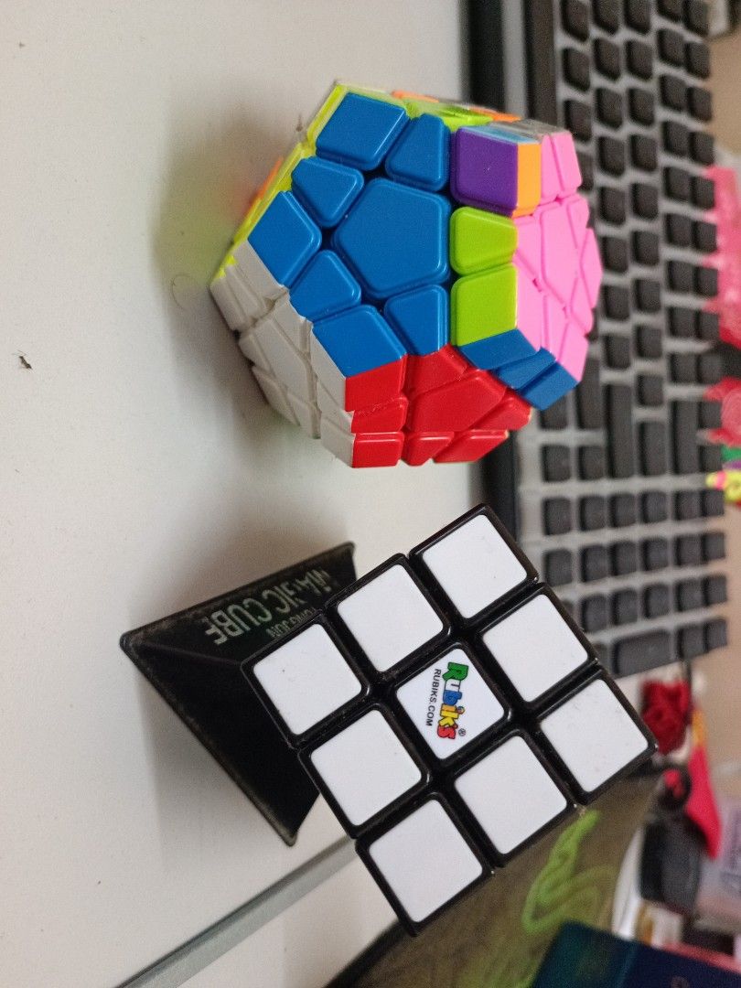 Toys R Us Rubik's Brand Rubik's cube (3x3) with free gift!, Hobbies