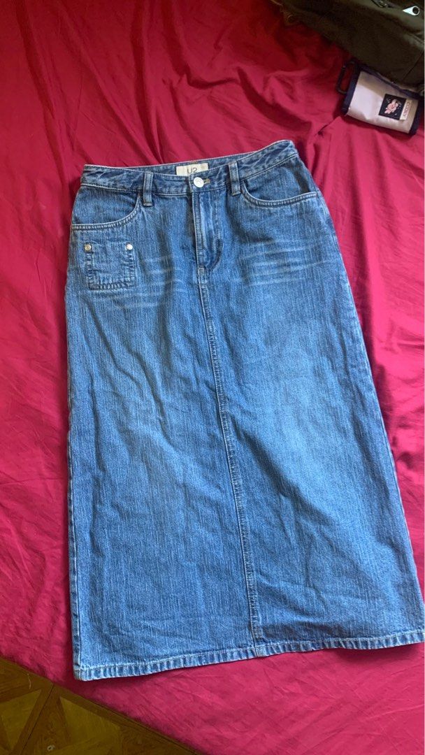 U2 maxi long denim skirt (Category: Skirts) located in Las Pinas. Submitted by tyrastyle (Listing ID 1248536574, Image 2). Description: Bought this from a thrift shop in ig Original price ₱450 Rfs: wrong size!! :( too small Super HQ 😭 For size 24-26 girlies Broken zipper :(.