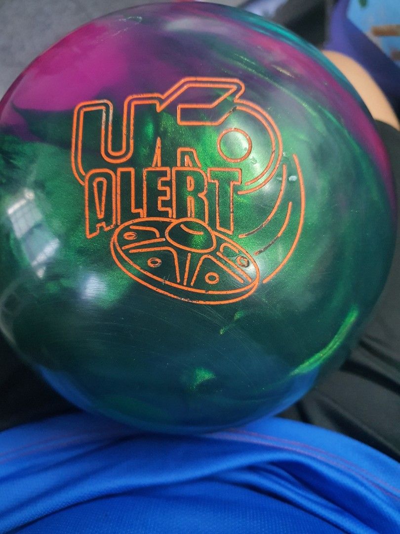 UFO alert bowling ball 15lbs, Sports Equipment, Sports & Games