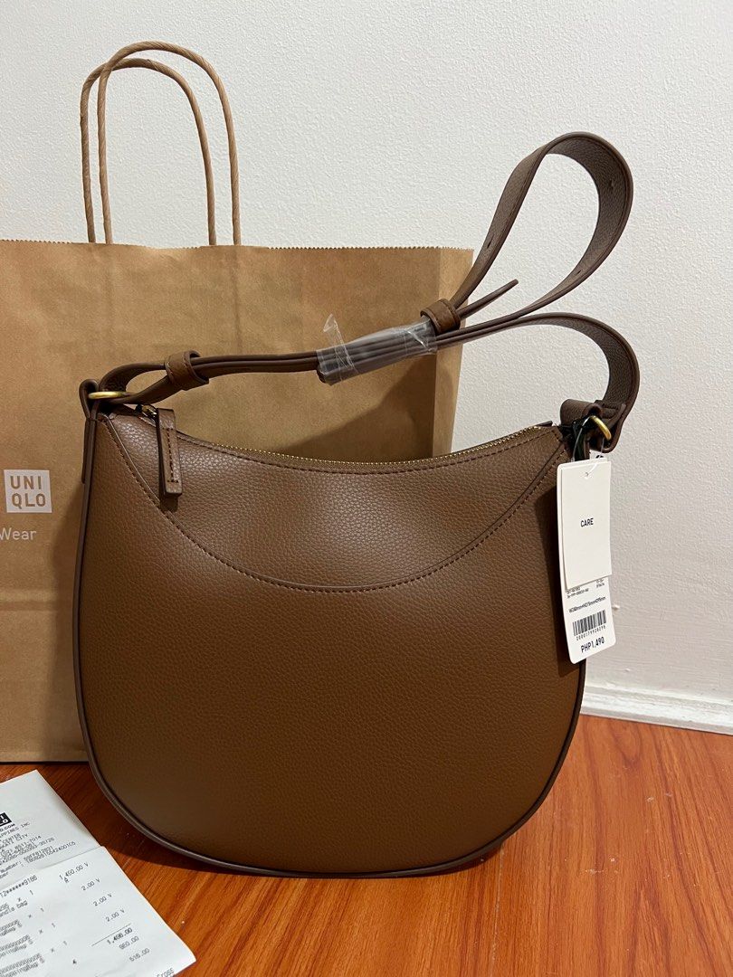 Got my hand on the Uniqlo Faux Leather One Handle Bag which they
